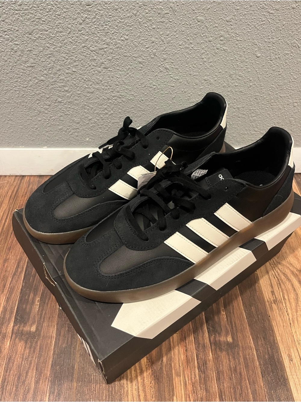 Men’s Adidas - Picture 2 of 8